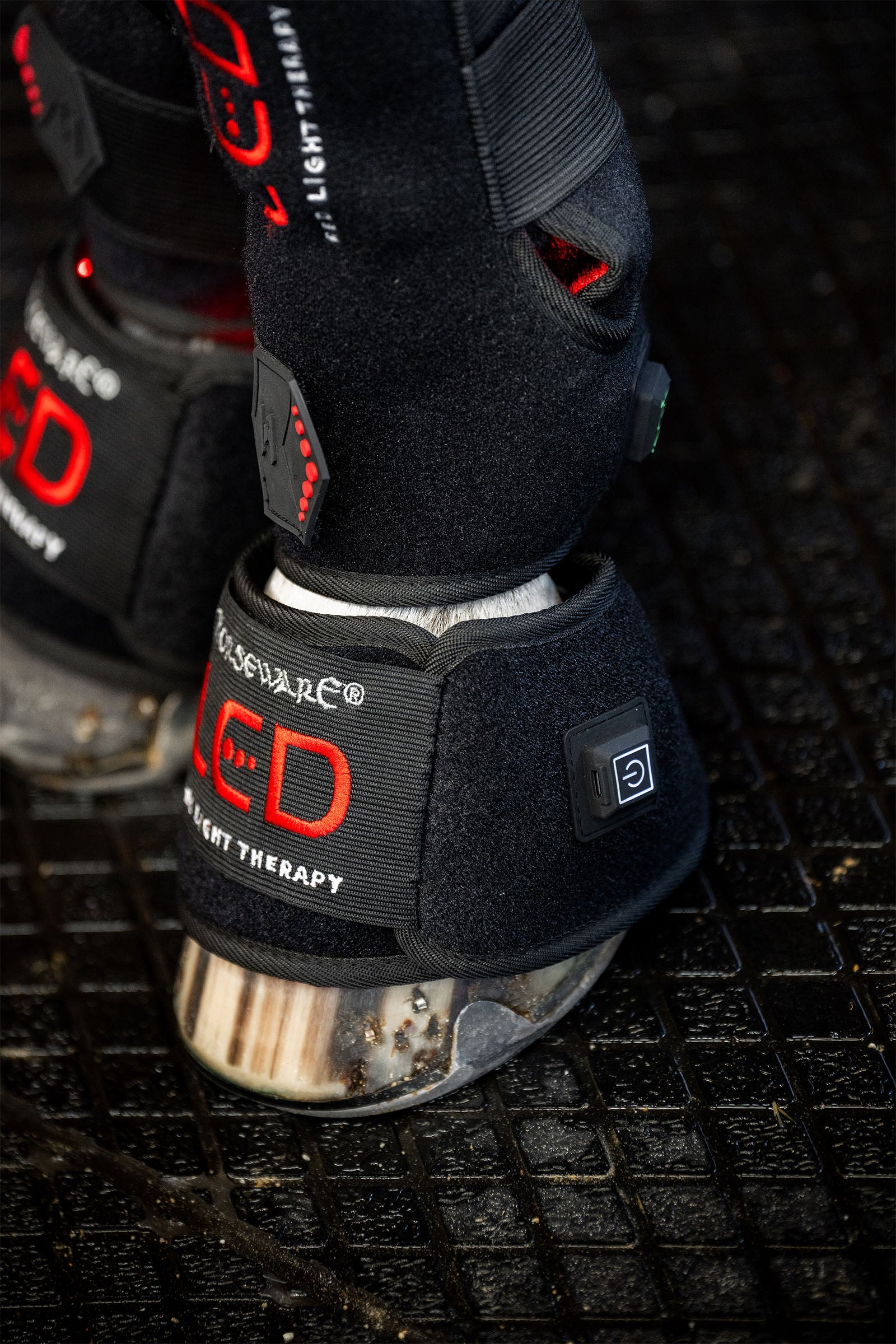 Horseware LED Red Light Therapy Mini Leg Wrap (1 pc.) Leg Protection & Hoof Protection for Horses