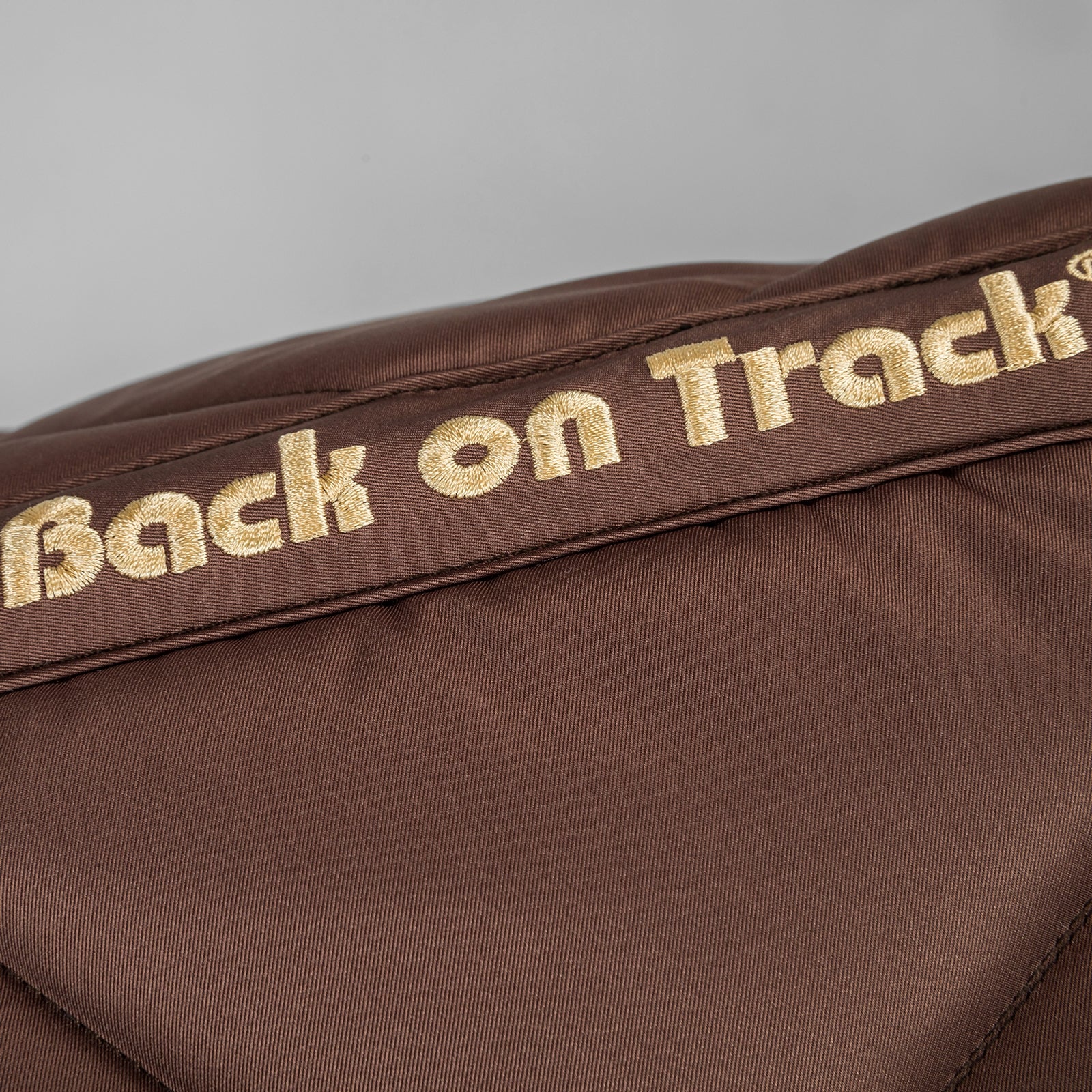Back on Track – Sottosella Dressage Collezione Notte | Sellerie Bucéphale Back on Track – Sottosella Dressage Collezione Notte | Sellerie Bucéphale