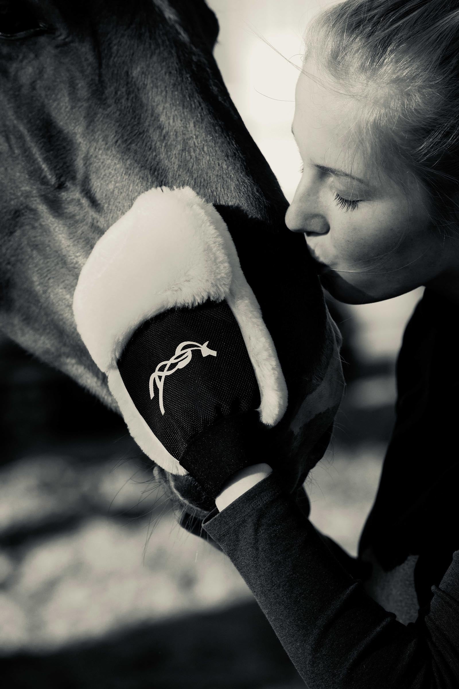 PENELOPE Grooming Glove Horse Grooming Tools
