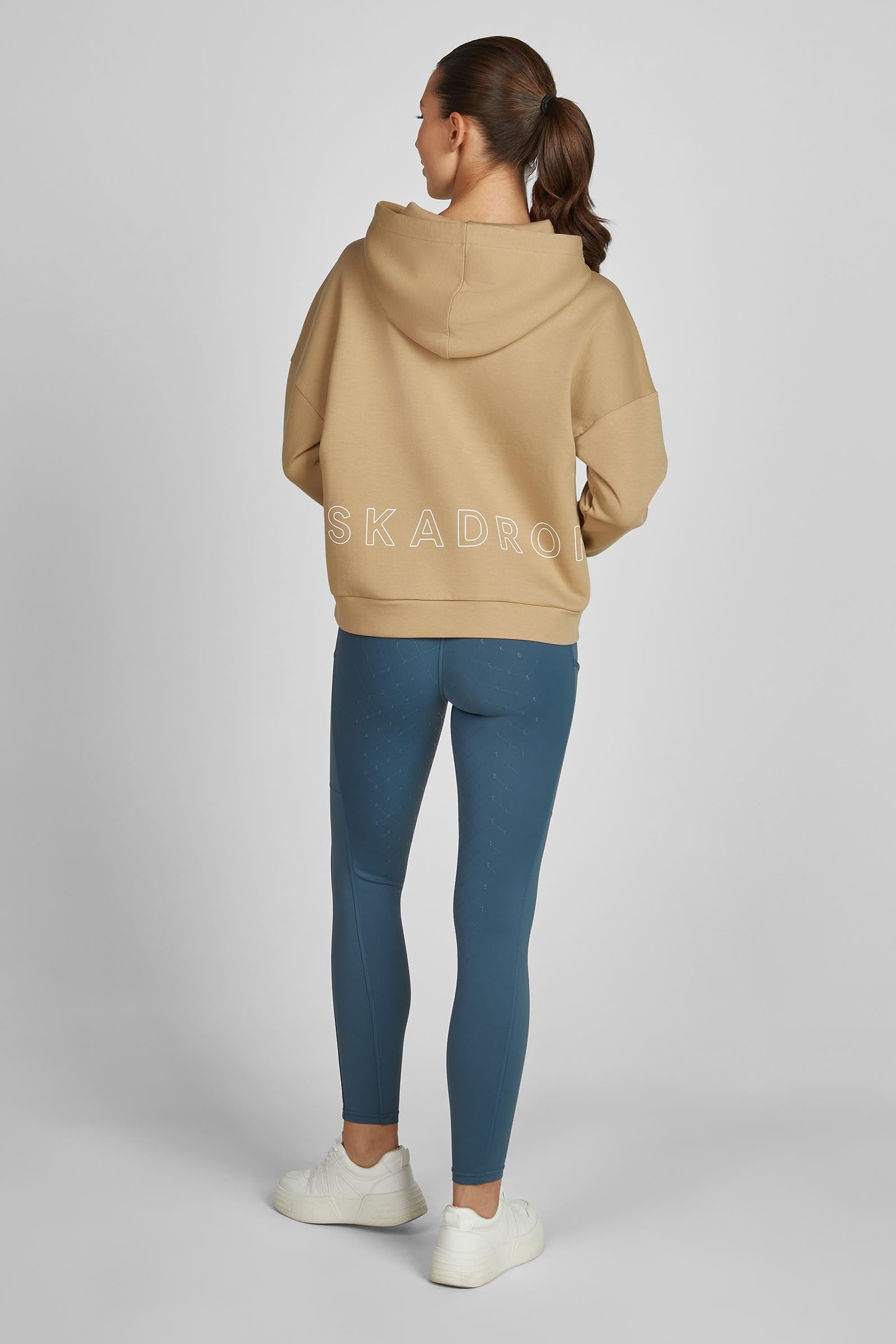 Model shot 2