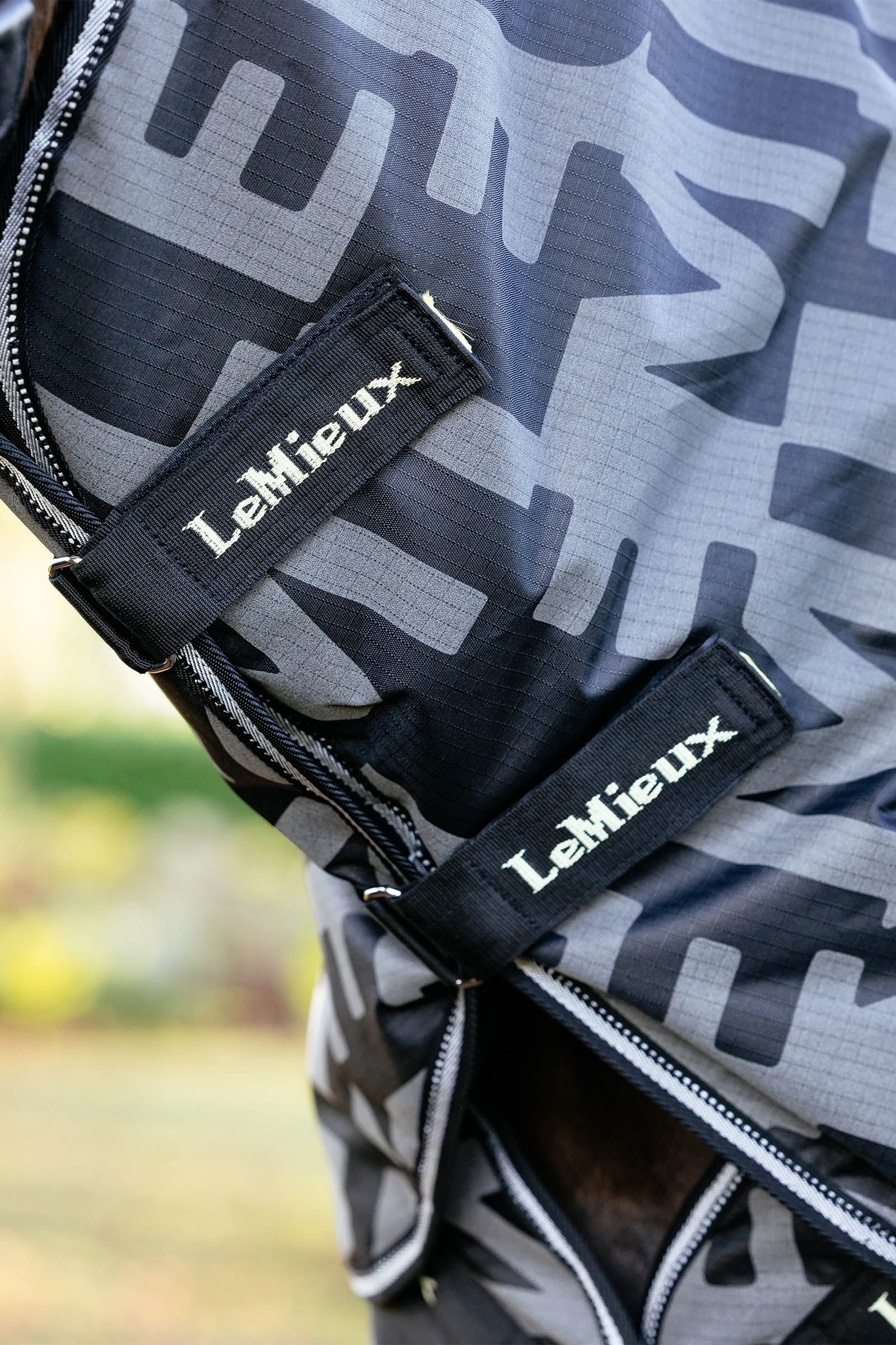 LeMieux Arika Reflective Turnout Rug With Detachable Neck, 200 g Horse Rugs