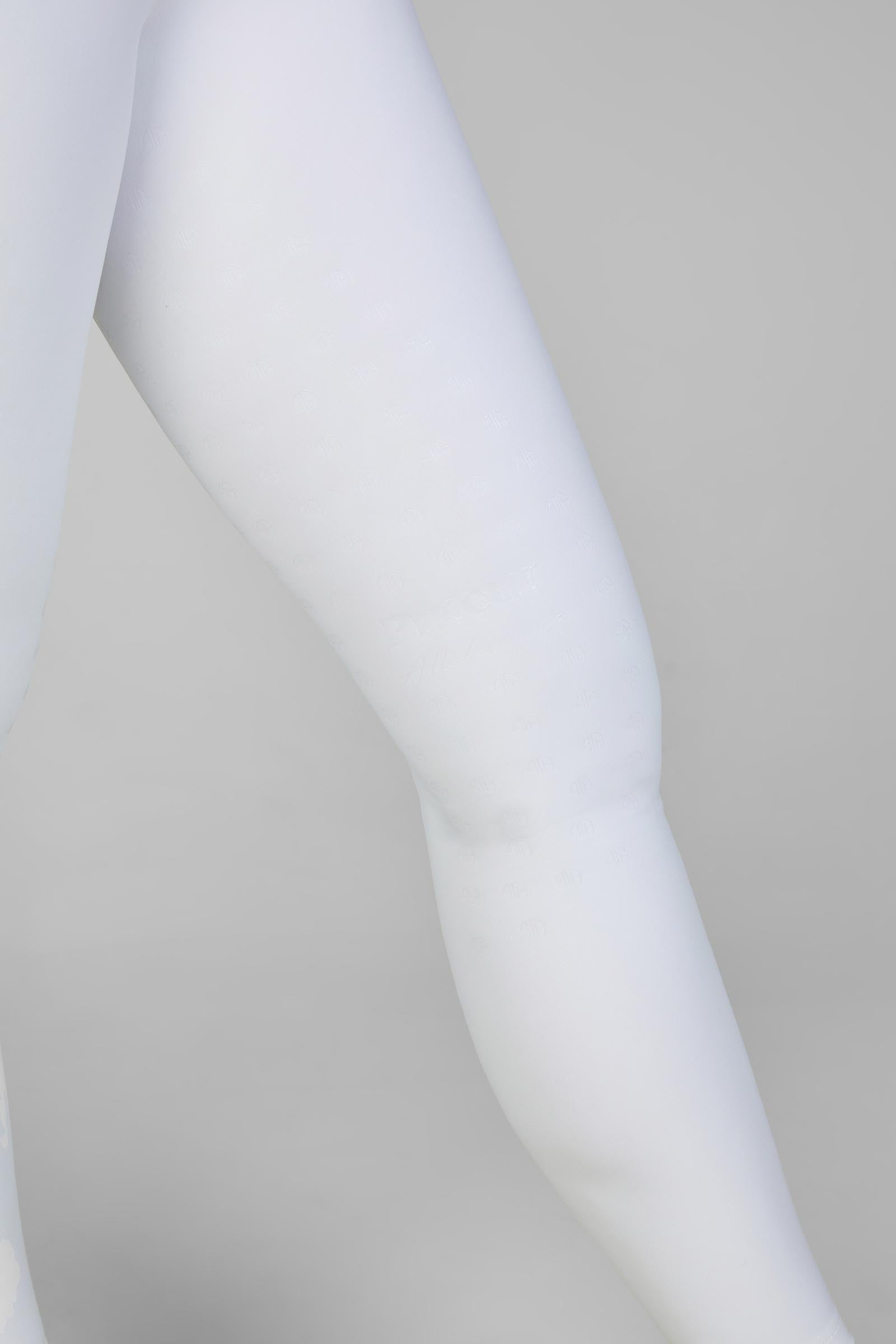 Model shot 6